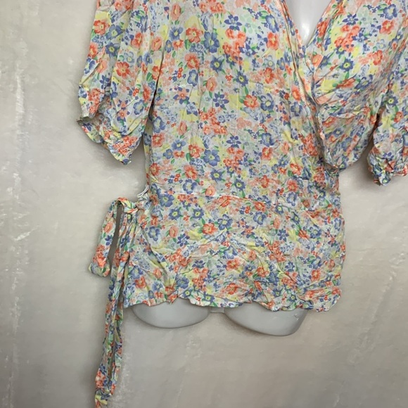 Old Navy Floral Wrap Blouse - Picture 3 of 9